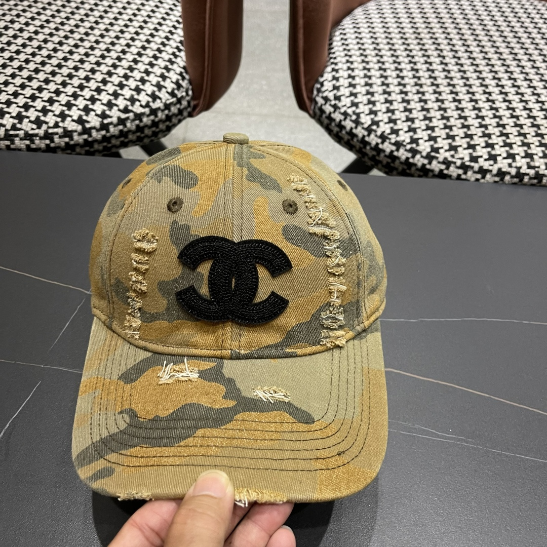 香奈儿新款🆕军旅棒球帽🧢🔸 节假日旅游带它出去美美哒❕ 中古款哟.这种帽子不容易撞款 😬 现货