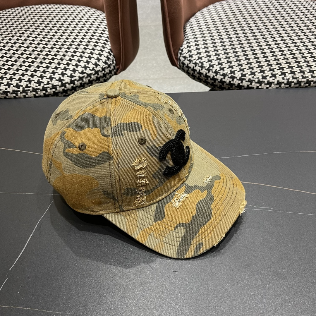 香奈儿新款🆕军旅棒球帽🧢🔸 节假日旅游带它出去美美哒❕ 中古款哟.这种帽子不容易撞款 😬 现货