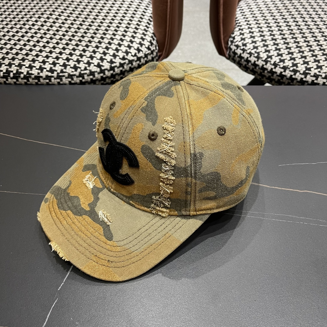 香奈儿新款🆕军旅棒球帽🧢🔸 节假日旅游带它出去美美哒❕ 中古款哟.这种帽子不容易撞款 😬 现货