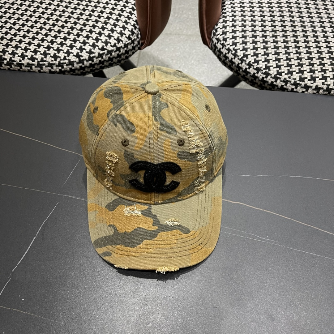 香奈儿新款🆕军旅棒球帽🧢🔸 节假日旅游带它出去美美哒❕ 中古款哟.这种帽子不容易撞款 😬 现货