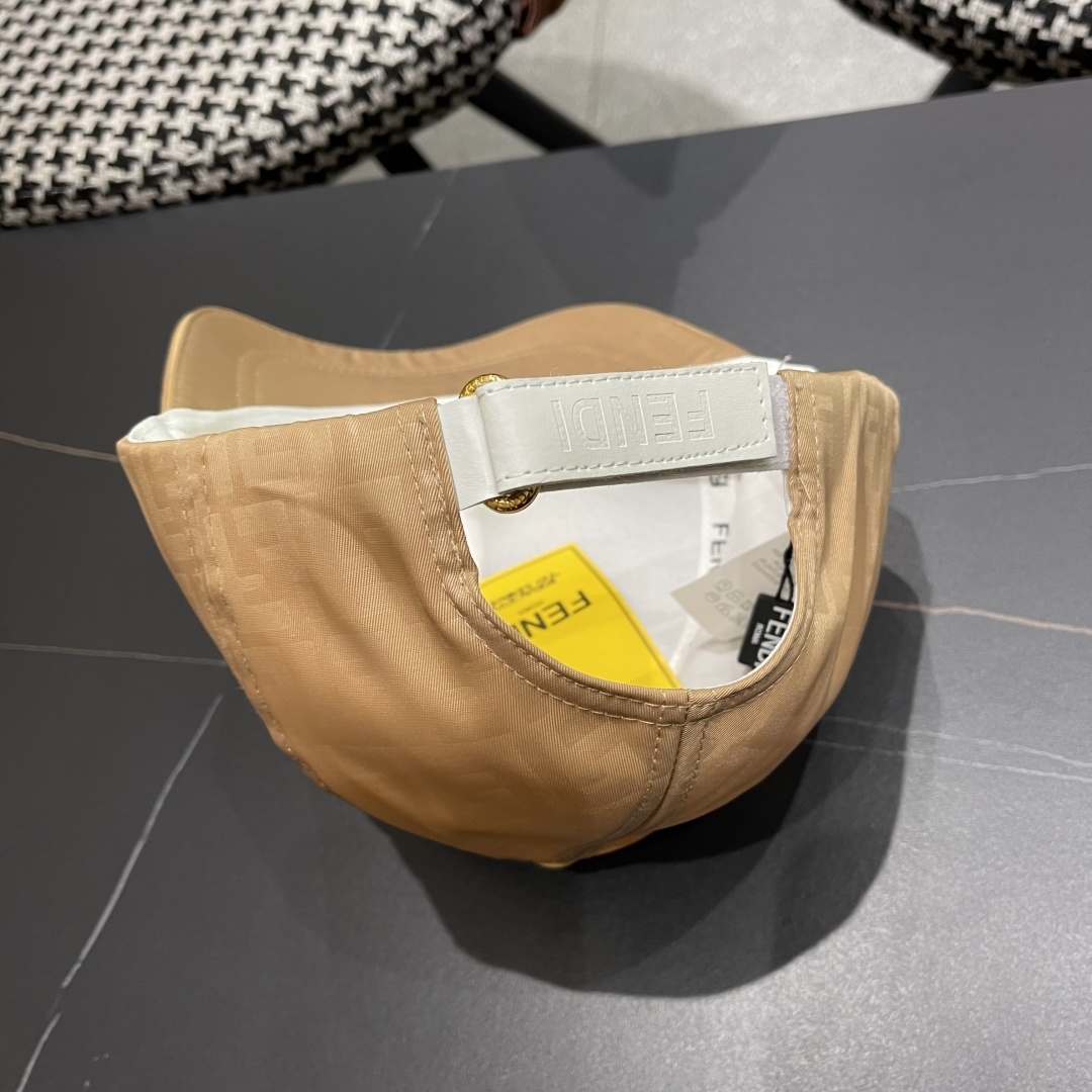 Fendi（芬迪）新款原单棒球帽，，专柜常年热卖款，口碑极佳，1:1开模订制，原版提花帆布料+头层牛皮，