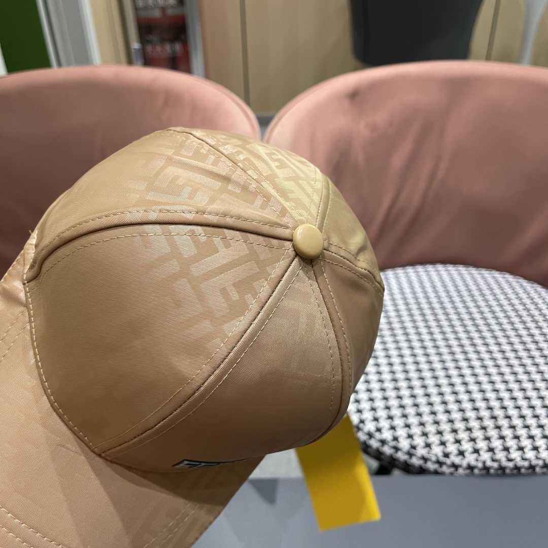Fendi（芬迪）新款原单棒球帽，，专柜常年热卖款，口碑极佳，1:1开模订制，原版提花帆布料+头层牛皮，