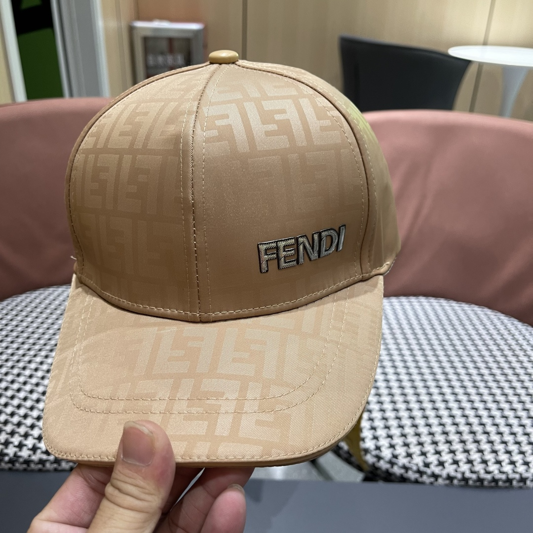 Fendi（芬迪）新款原单棒球帽，，专柜常年热卖款，口碑极佳，1:1开模订制，原版提花帆布料+头层牛皮，
