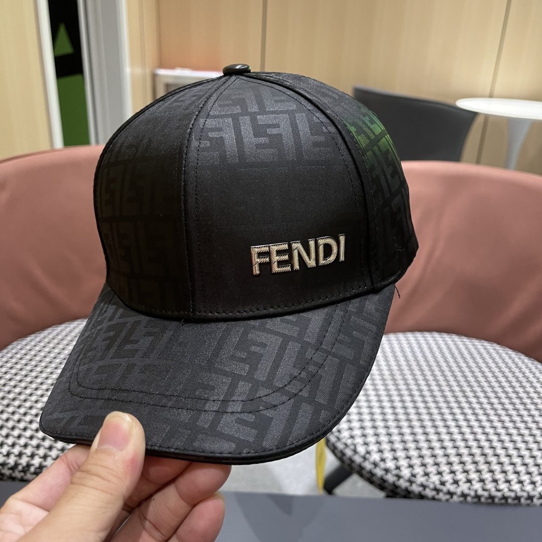 Fendi（芬迪）新款原单棒球帽，，专柜常年热卖款，口碑极佳，1:1开模订制，原版提花帆布料+头层牛皮，