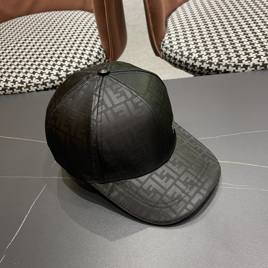 Fendi（芬迪）新款原单棒球帽，，专柜常年热卖款，口碑极佳，1:1开模订制，原版提花帆布料+头层牛皮，