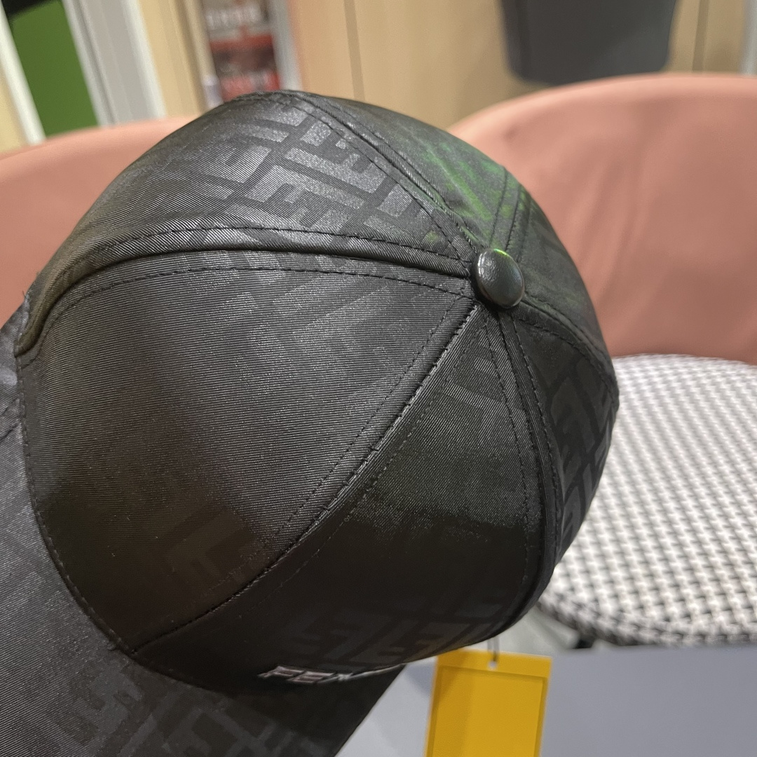 Fendi（芬迪）新款原单棒球帽，，专柜常年热卖款，口碑极佳，1:1开模订制，原版提花帆布料+头层牛皮，