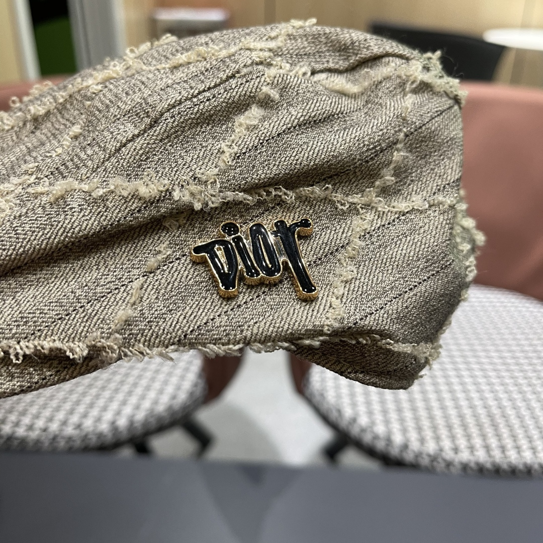 迪奥日系设计感前进帽女生时尚毛边画家帽显脸小复古报童帽春夏鸭舌帽
