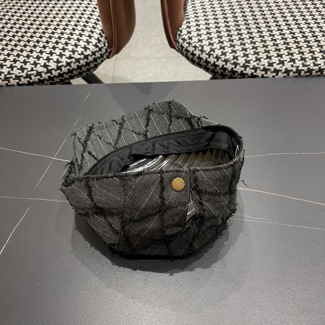 迪奥日系设计感前进帽女生时尚毛边画家帽显脸小复古报童帽春夏鸭舌帽