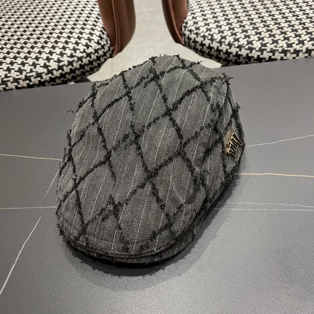 迪奥日系设计感前进帽女生时尚毛边画家帽显脸小复古报童帽春夏鸭舌帽