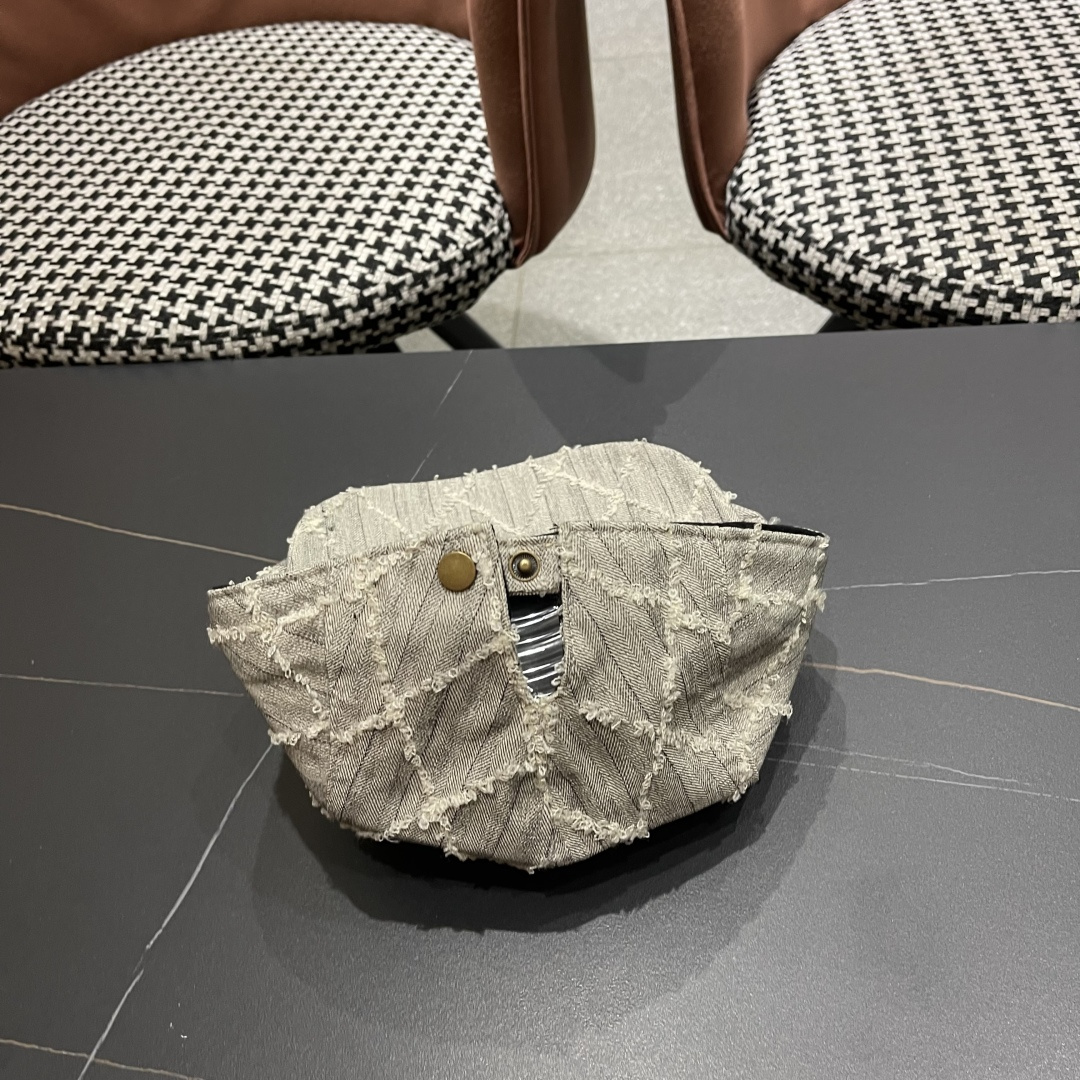 迪奥日系设计感前进帽女生时尚毛边画家帽显脸小复古报童帽春夏鸭舌帽