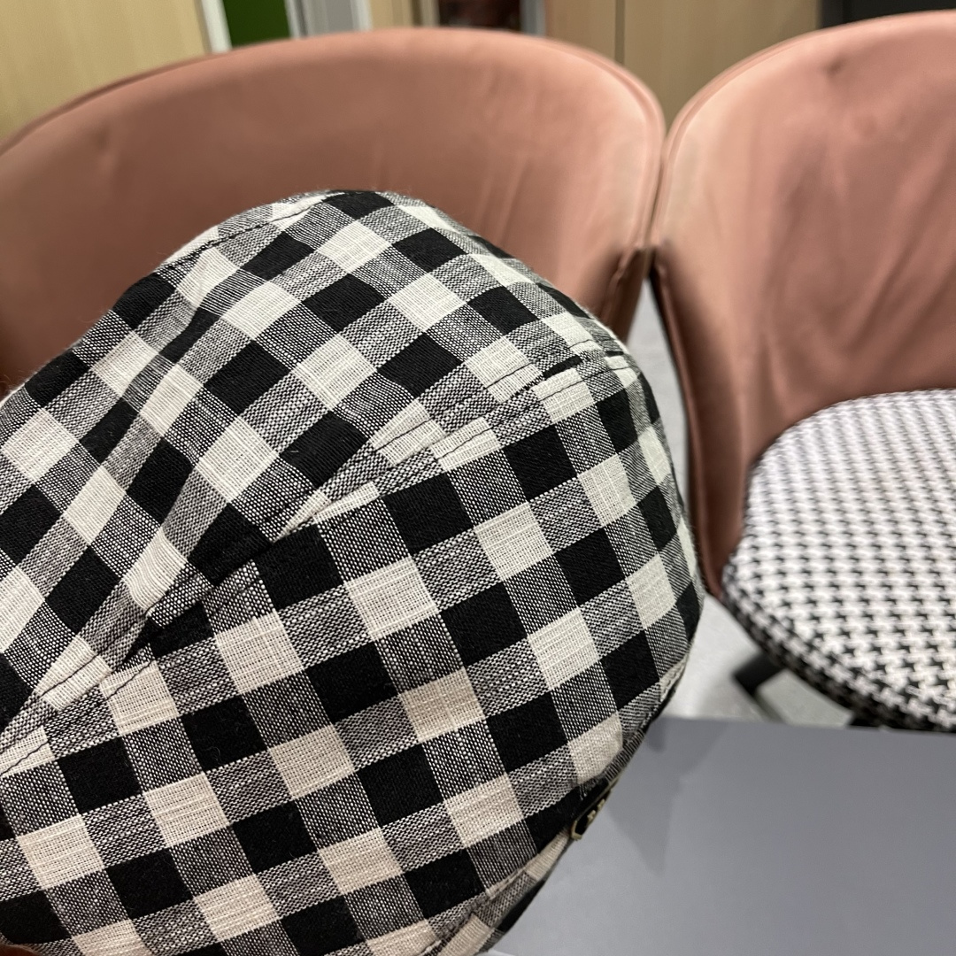 普拉达 黑白格子前进帽女文艺复吉百搭显脸小贝雷帽大头国报童鸭舌帽子潮