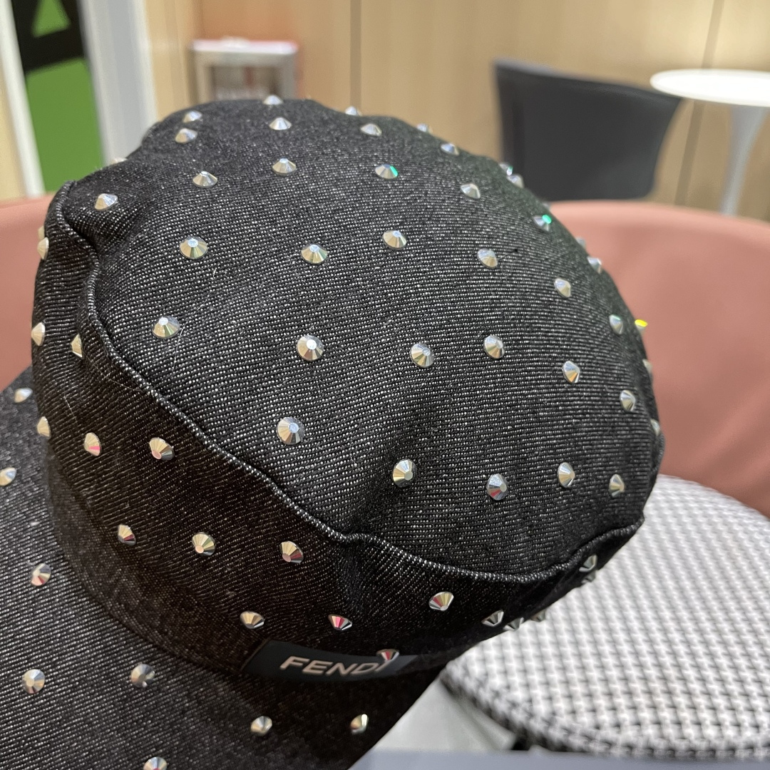 芬迪 复古水洗字母水钻平顶帽子女夏季时尚百搭旵脸小鸭舌帽防晒遮阳