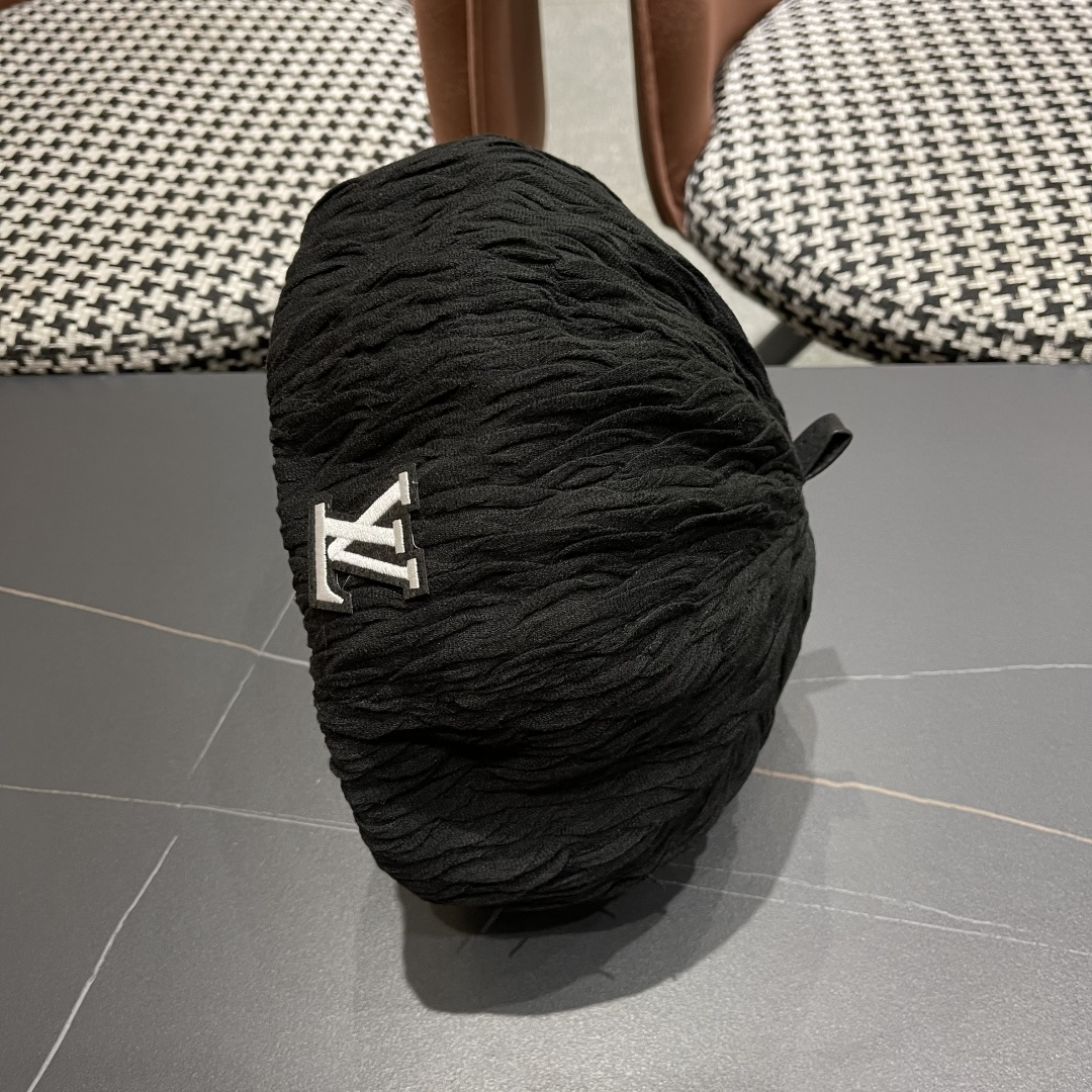 LV路易威登 外贸潮牌秋冬时尚大头围显脸小八角画家帽子百搭南瓜帽贝雷帽女帽