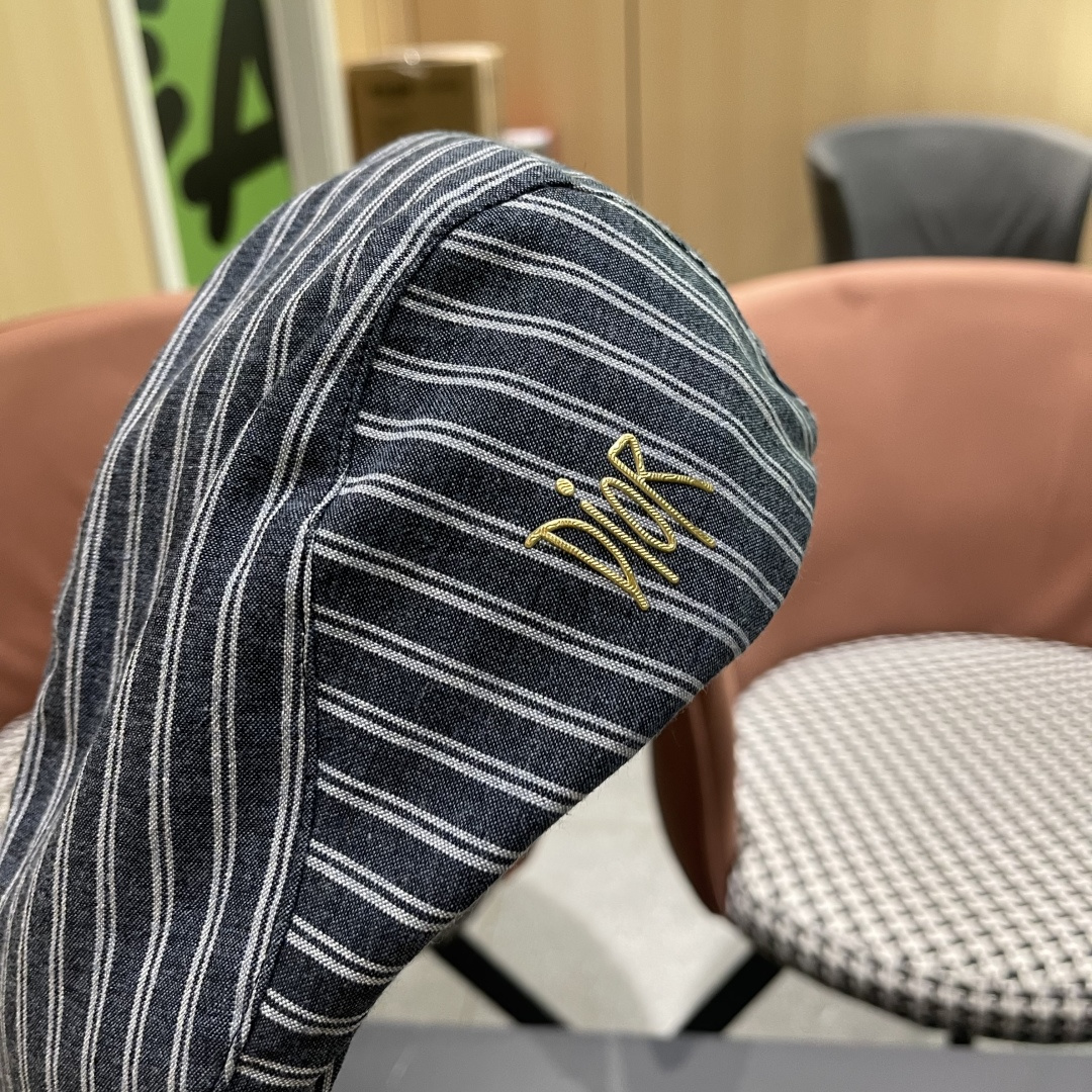  迪奥 日系条纹气质贝雷帽春秋夏季情侣显脸小前进帽
男女画家帽遮阳鸭舌