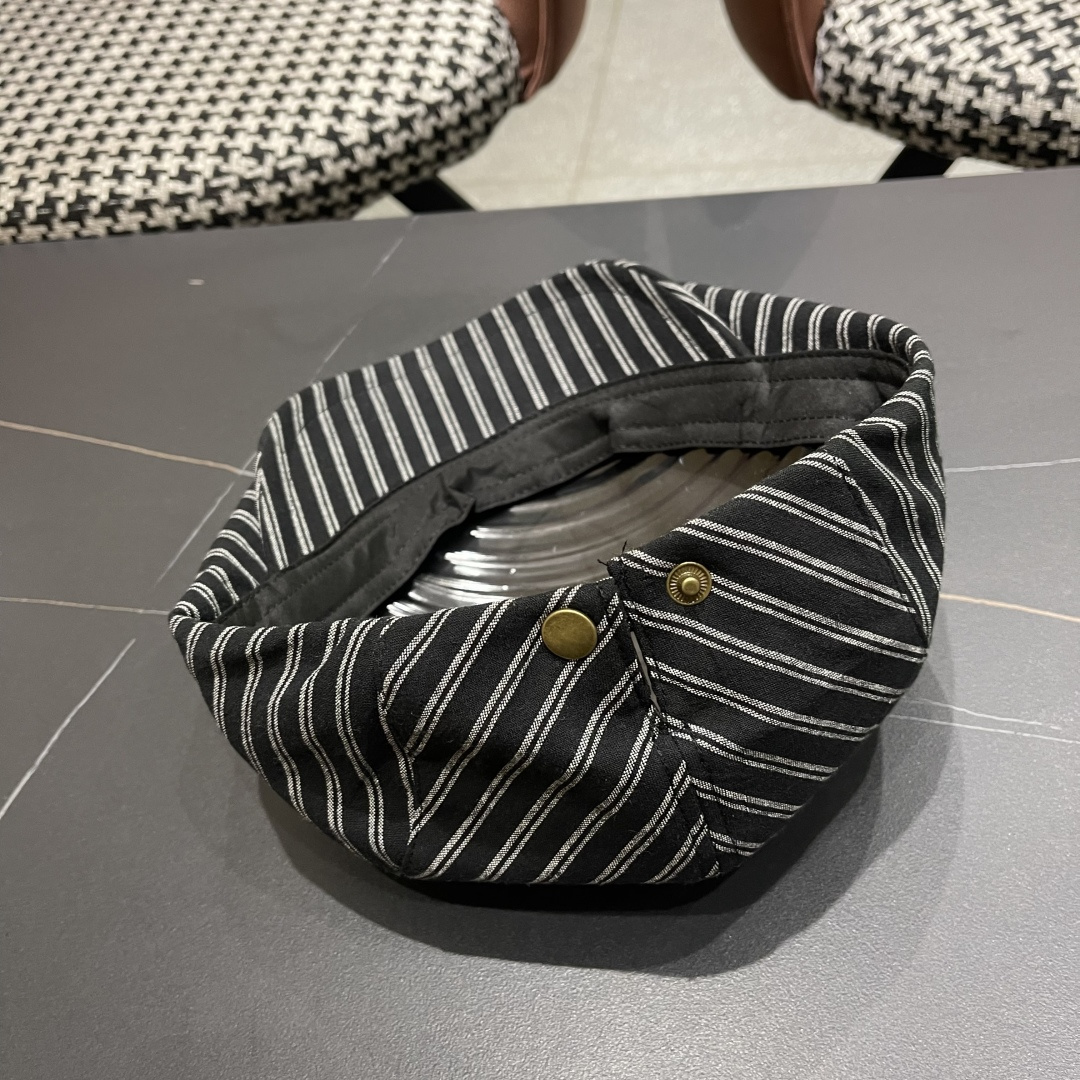  迪奥 日系条纹气质贝雷帽春秋夏季情侣显脸小前进帽
男女画家帽遮阳鸭舌