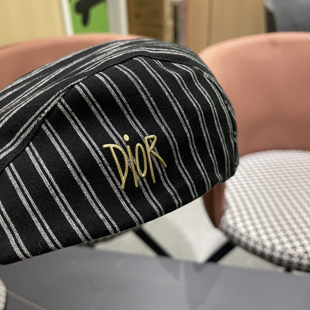  迪奥 日系条纹气质贝雷帽春秋夏季情侣显脸小前进帽
男女画家帽遮阳鸭舌