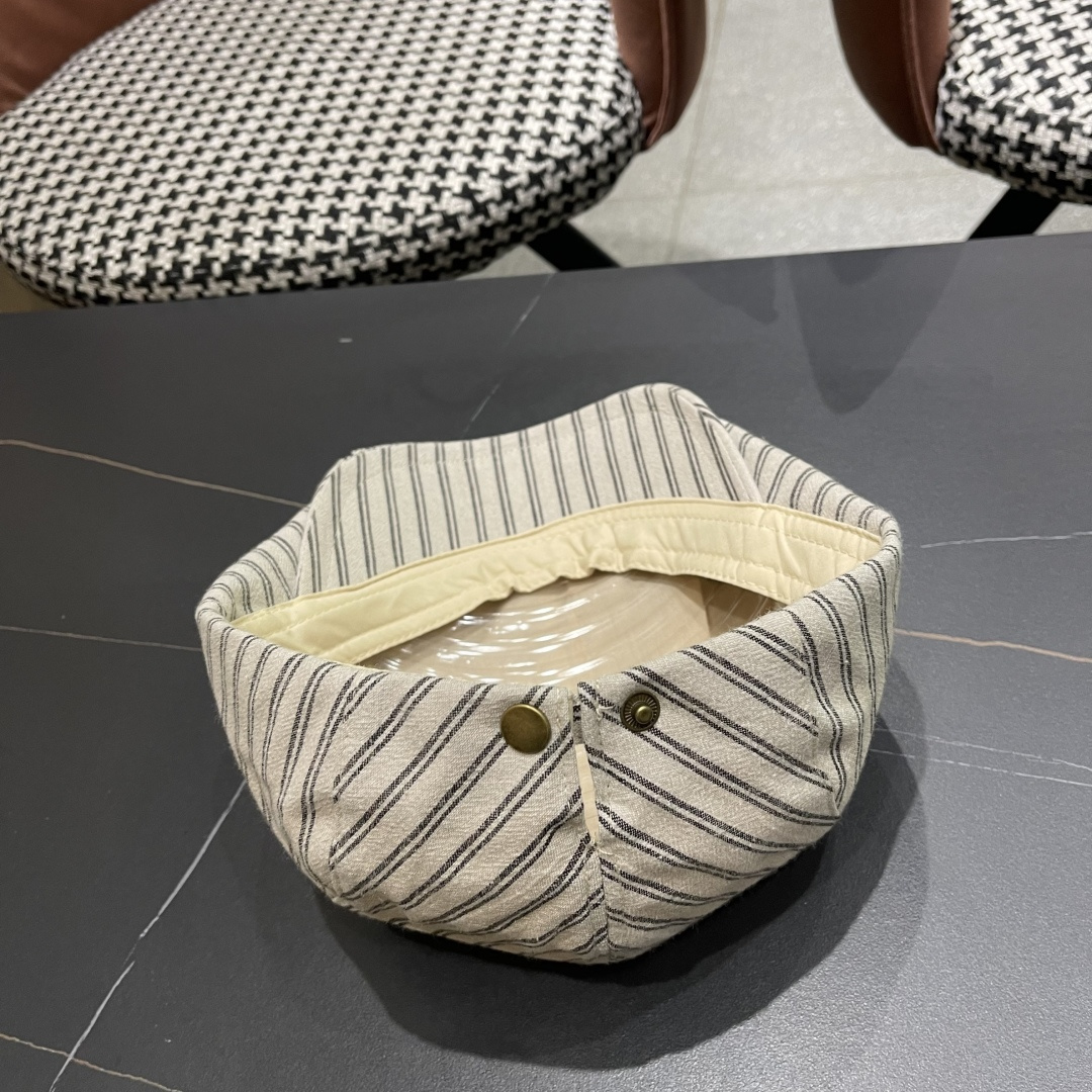  迪奥 日系条纹气质贝雷帽春秋夏季情侣显脸小前进帽
男女画家帽遮阳鸭舌