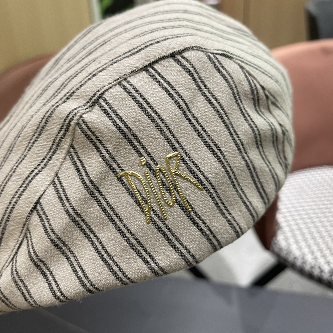  迪奥 日系条纹气质贝雷帽春秋夏季情侣显脸小前进帽
男女画家帽遮阳鸭舌