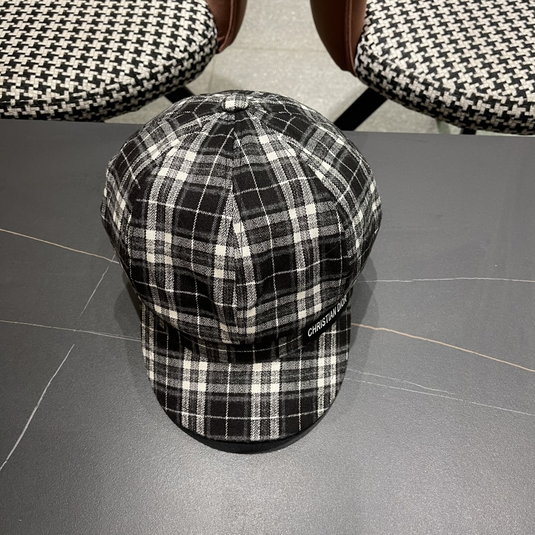  迪奥 2025新款格子帽子女棒球帽韩版潮时尚百搭鸭
舌帽男网红冬季遮阳帽