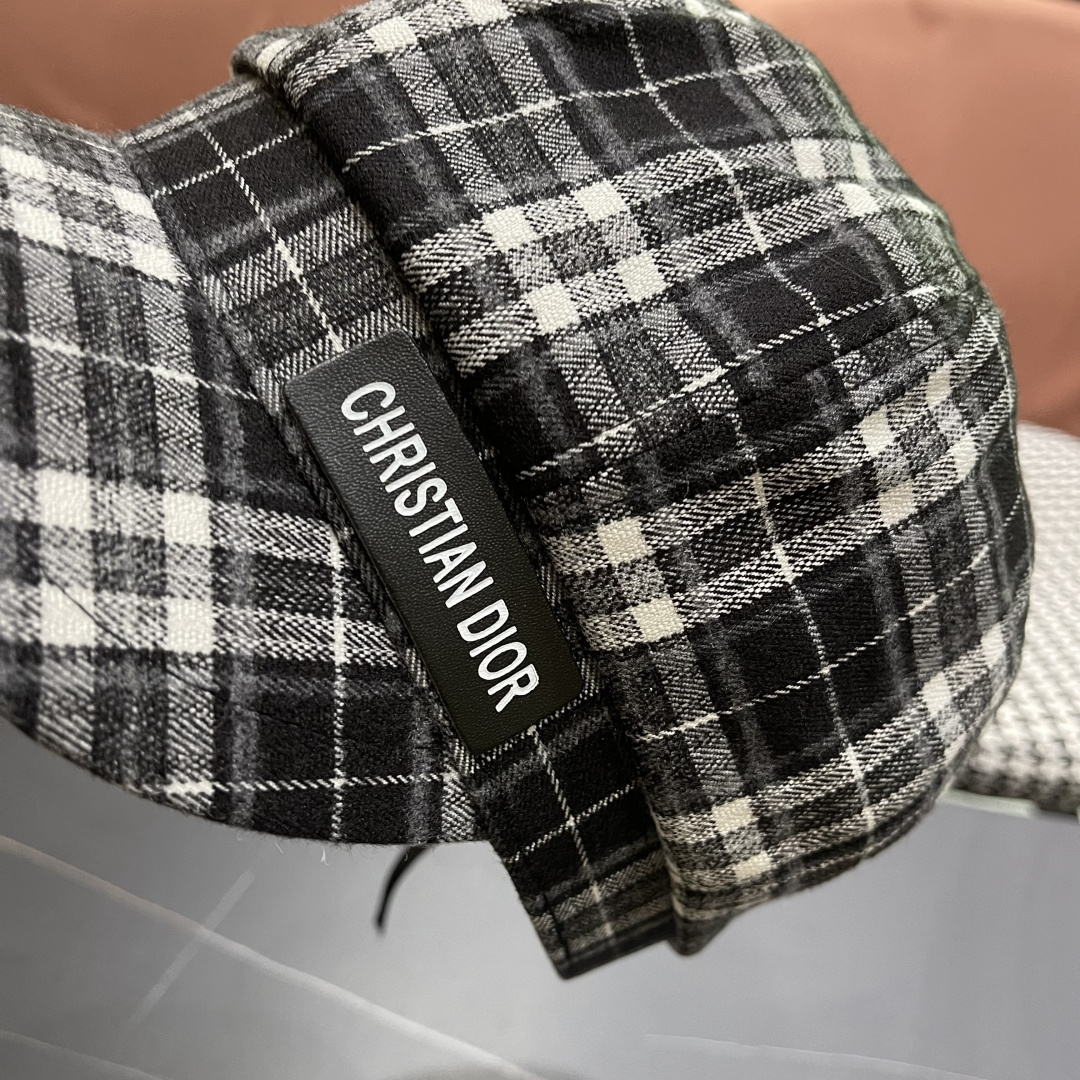  迪奥 2025新款格子帽子女棒球帽韩版潮时尚百搭鸭
舌帽男网红冬季遮阳帽