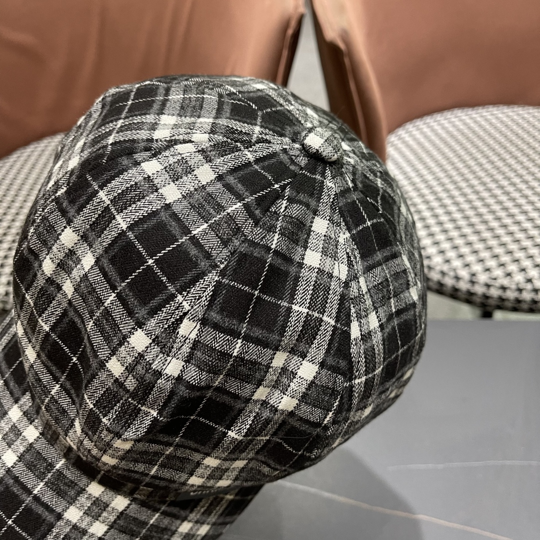  迪奥 2025新款格子帽子女棒球帽韩版潮时尚百搭鸭
舌帽男网红冬季遮阳帽