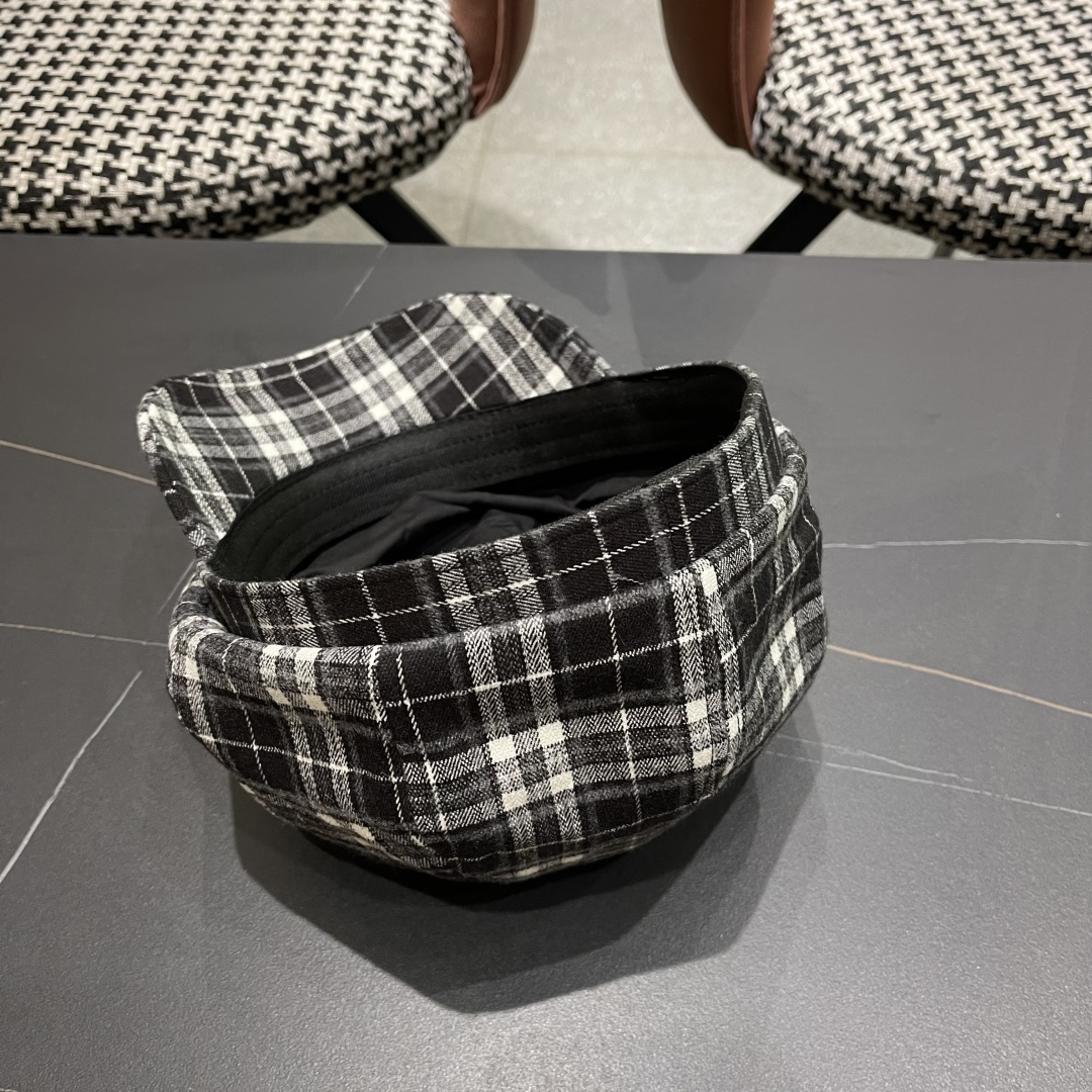  迪奥 2025新款格子帽子女棒球帽韩版潮时尚百搭鸭
舌帽男网红冬季遮阳帽