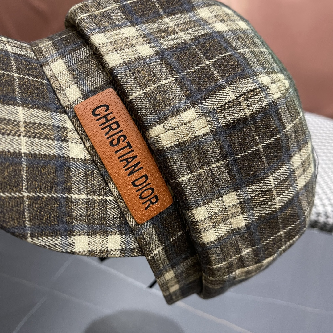  迪奥 2025新款格子帽子女棒球帽韩版潮时尚百搭鸭
舌帽男网红冬季遮阳帽