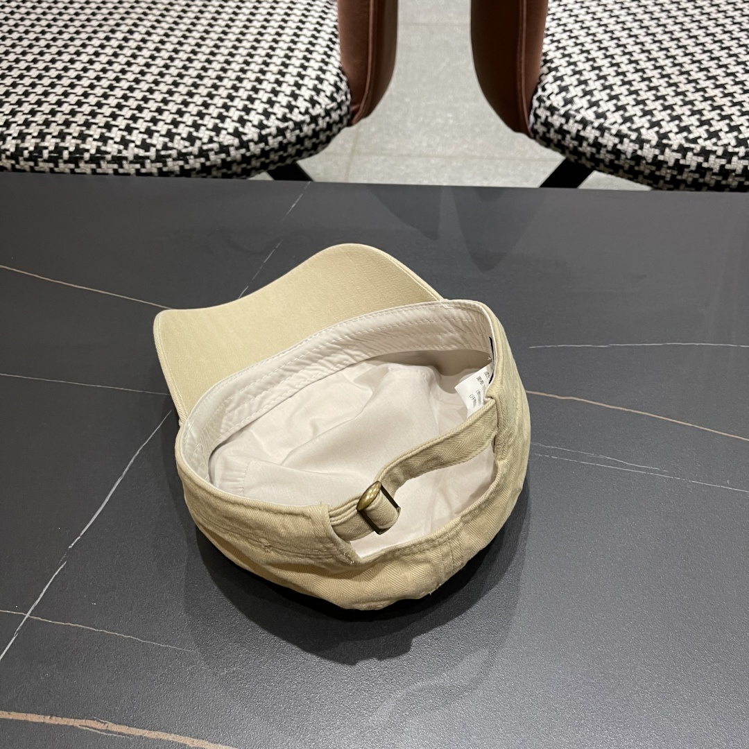  普拉达2025新款闪电小狗森系男女休闲鸭舌帽徒步越
野穿河过隙户外探险平顶防晒