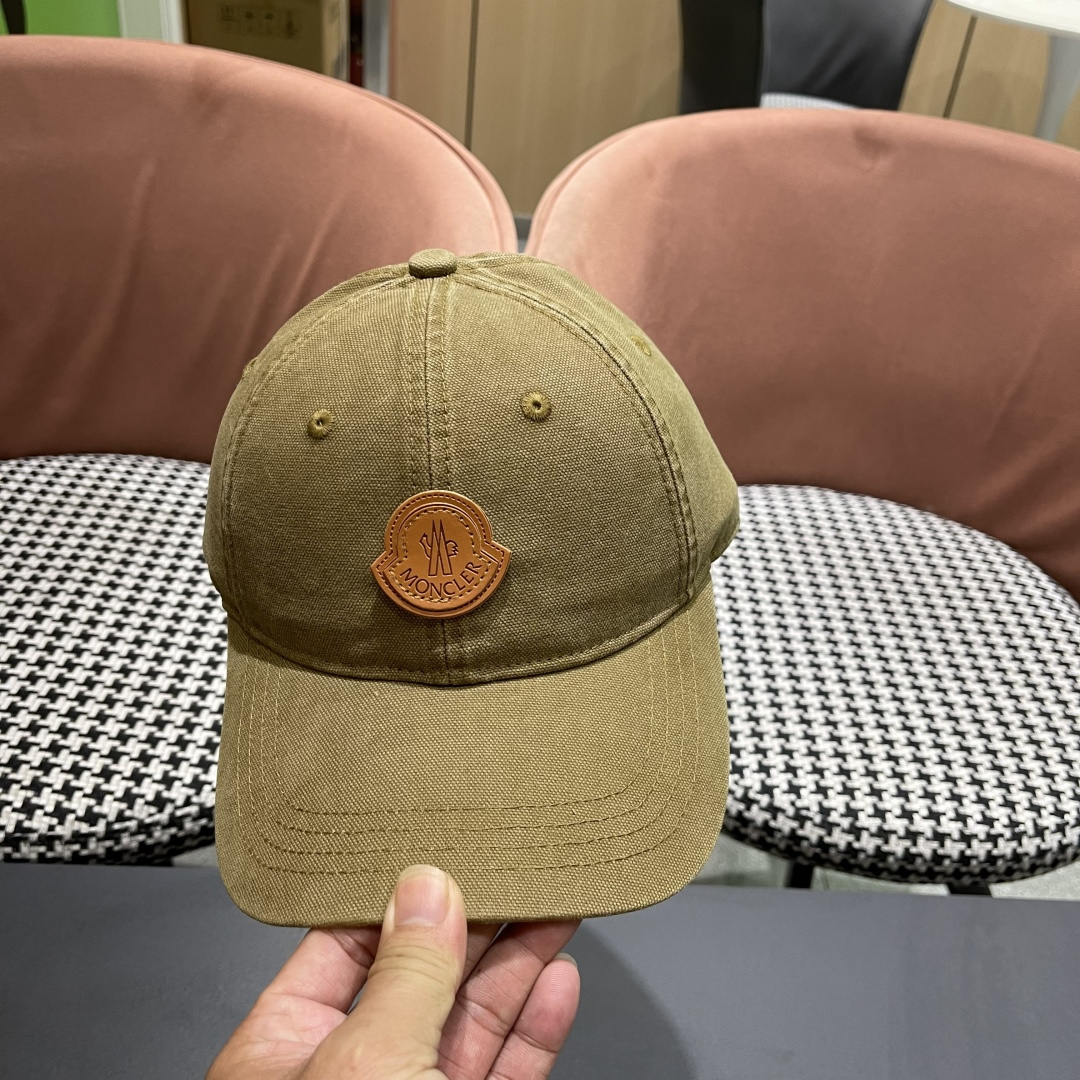  Moncler蒙口 秋冬新款灯芯绒棒球帽 ， 质感满满.今年灯芯饿真的yyds ～