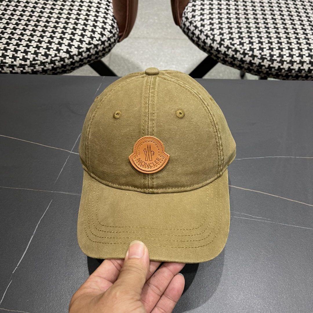  Moncler蒙口 秋冬新款灯芯绒棒球帽 ， 质感满满.今年灯芯饿真的yyds ～
