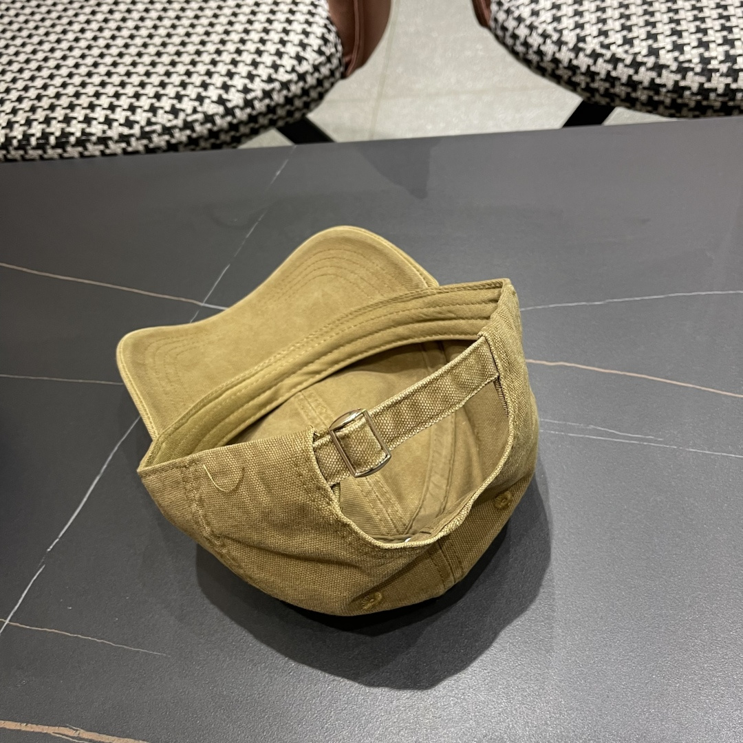  Moncler蒙口 秋冬新款灯芯绒棒球帽 ， 质感满满.今年灯芯饿真的yyds ～