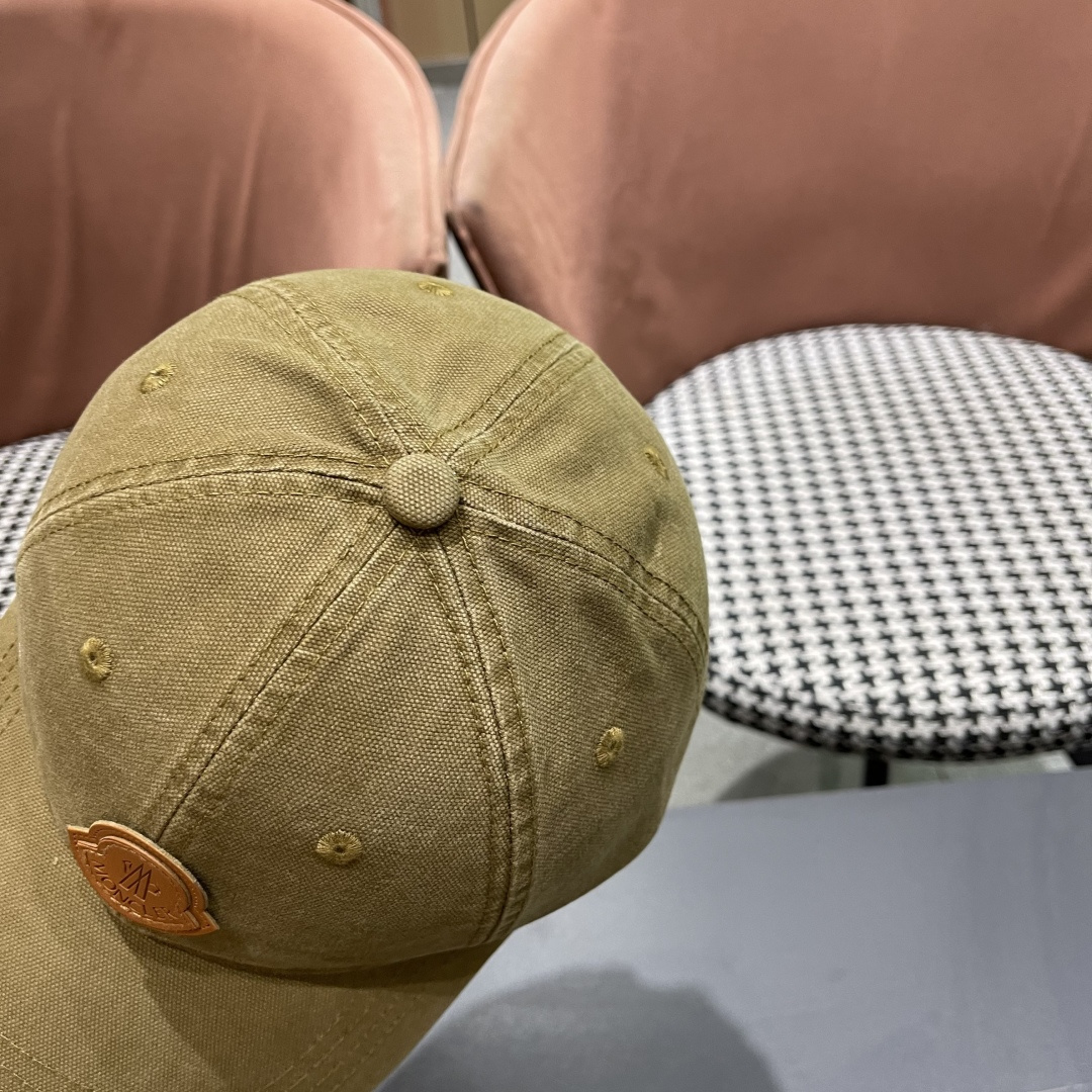  Moncler蒙口 秋冬新款灯芯绒棒球帽 ， 质感满满.今年灯芯饿真的yyds ～