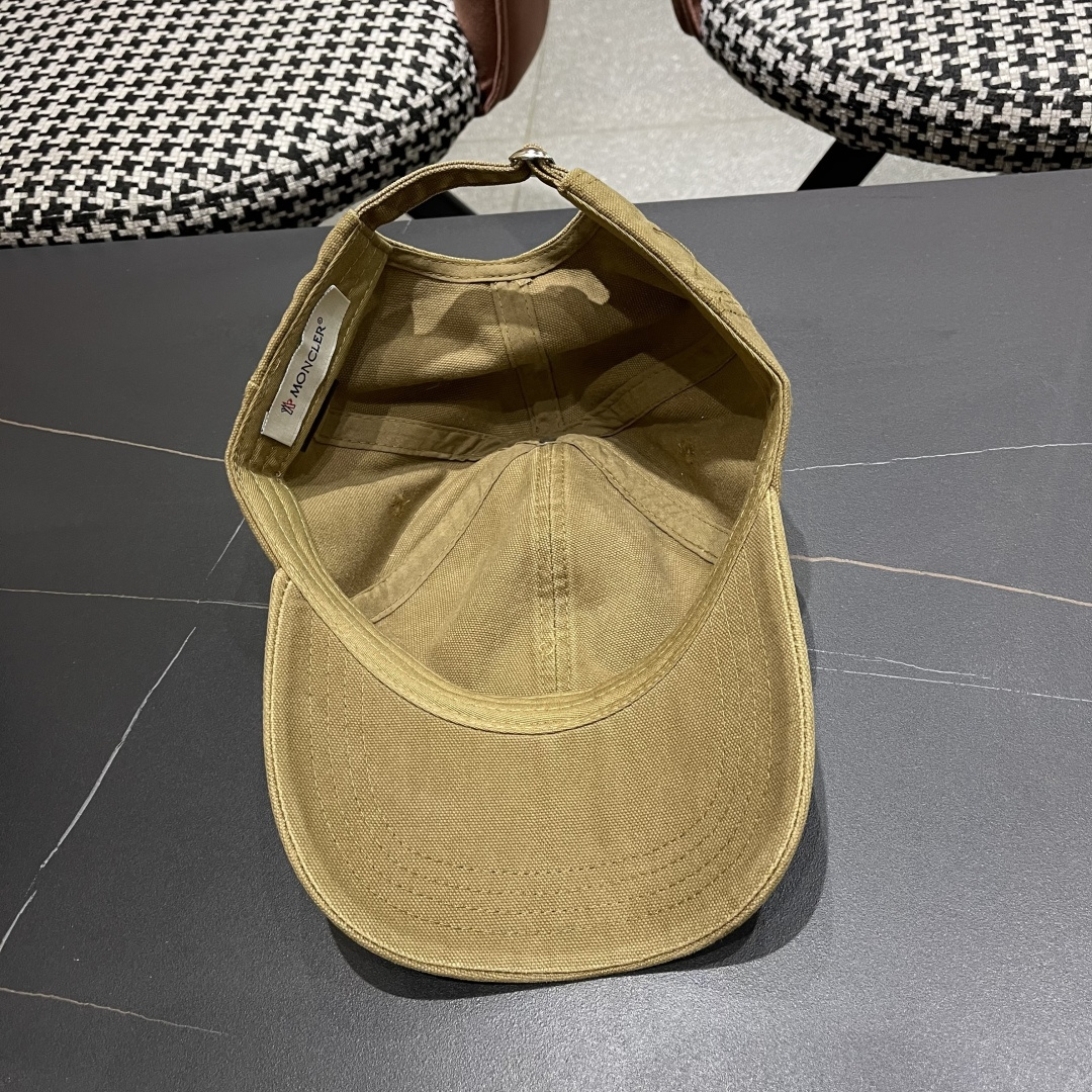  Moncler蒙口 秋冬新款灯芯绒棒球帽 ， 质感满满.今年灯芯饿真的yyds ～
