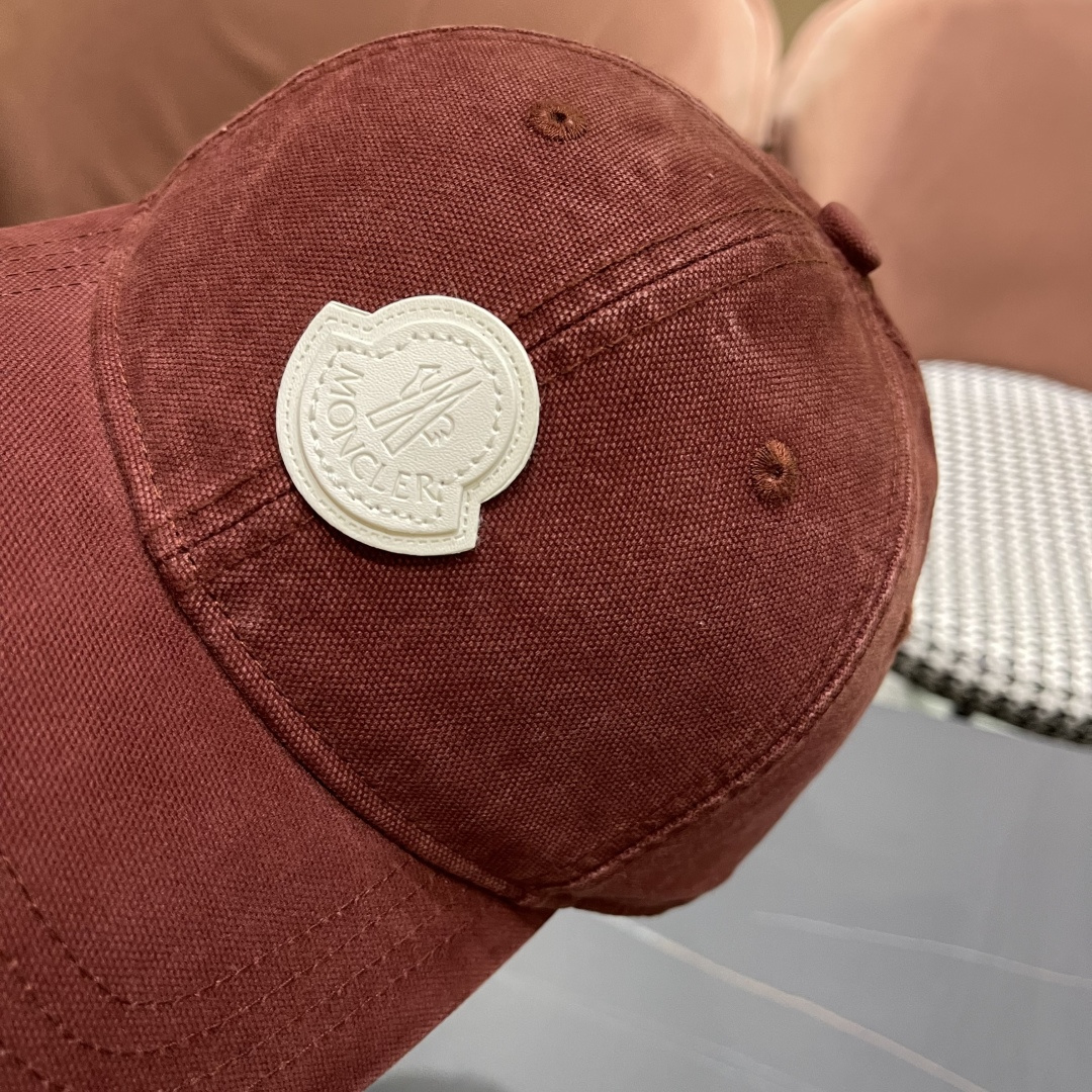  Moncler蒙口 秋冬新款灯芯绒棒球帽 ， 质感满满.今年灯芯饿真的yyds ～