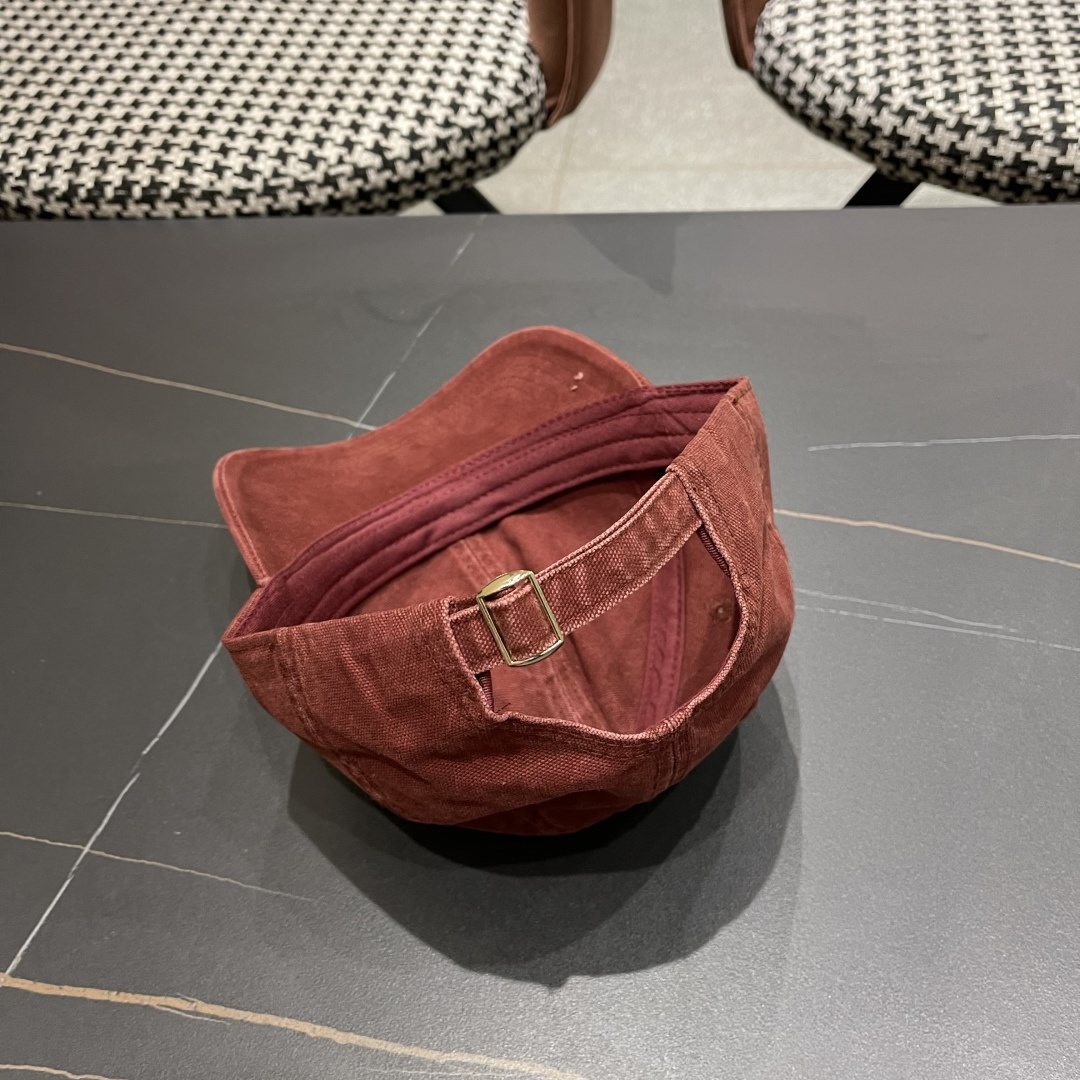  Moncler蒙口 秋冬新款灯芯绒棒球帽 ， 质感满满.今年灯芯饿真的yyds ～