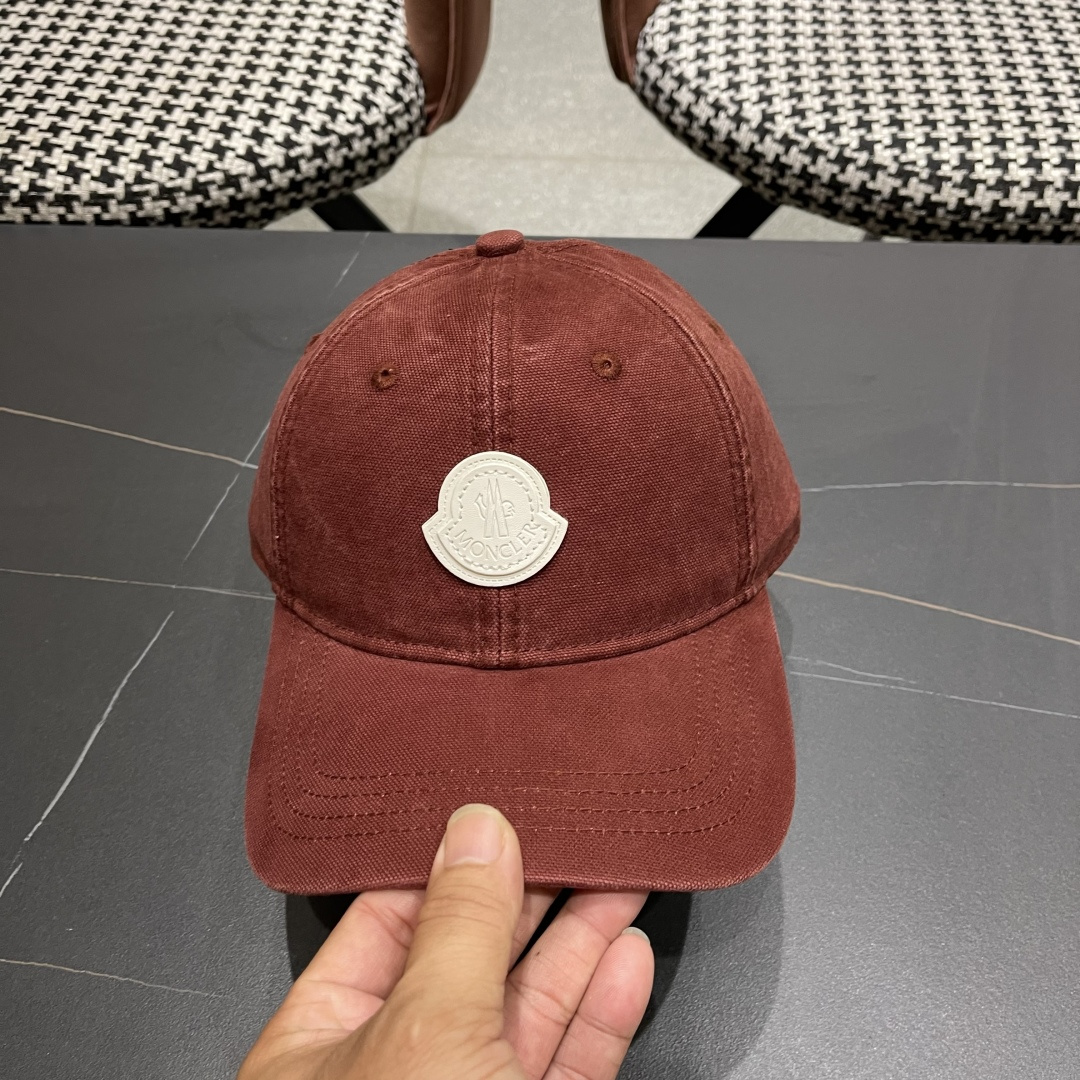  Moncler蒙口 秋冬新款灯芯绒棒球帽 ， 质感满满.今年灯芯饿真的yyds ～