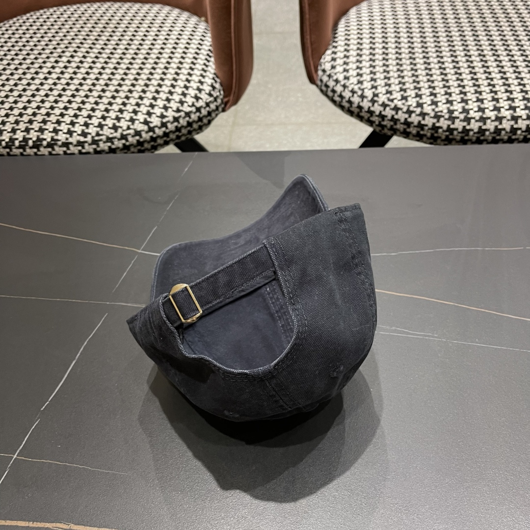  Moncler蒙口 秋冬新款灯芯绒棒球帽 ， 质感满满.今年灯芯饿真的yyds ～