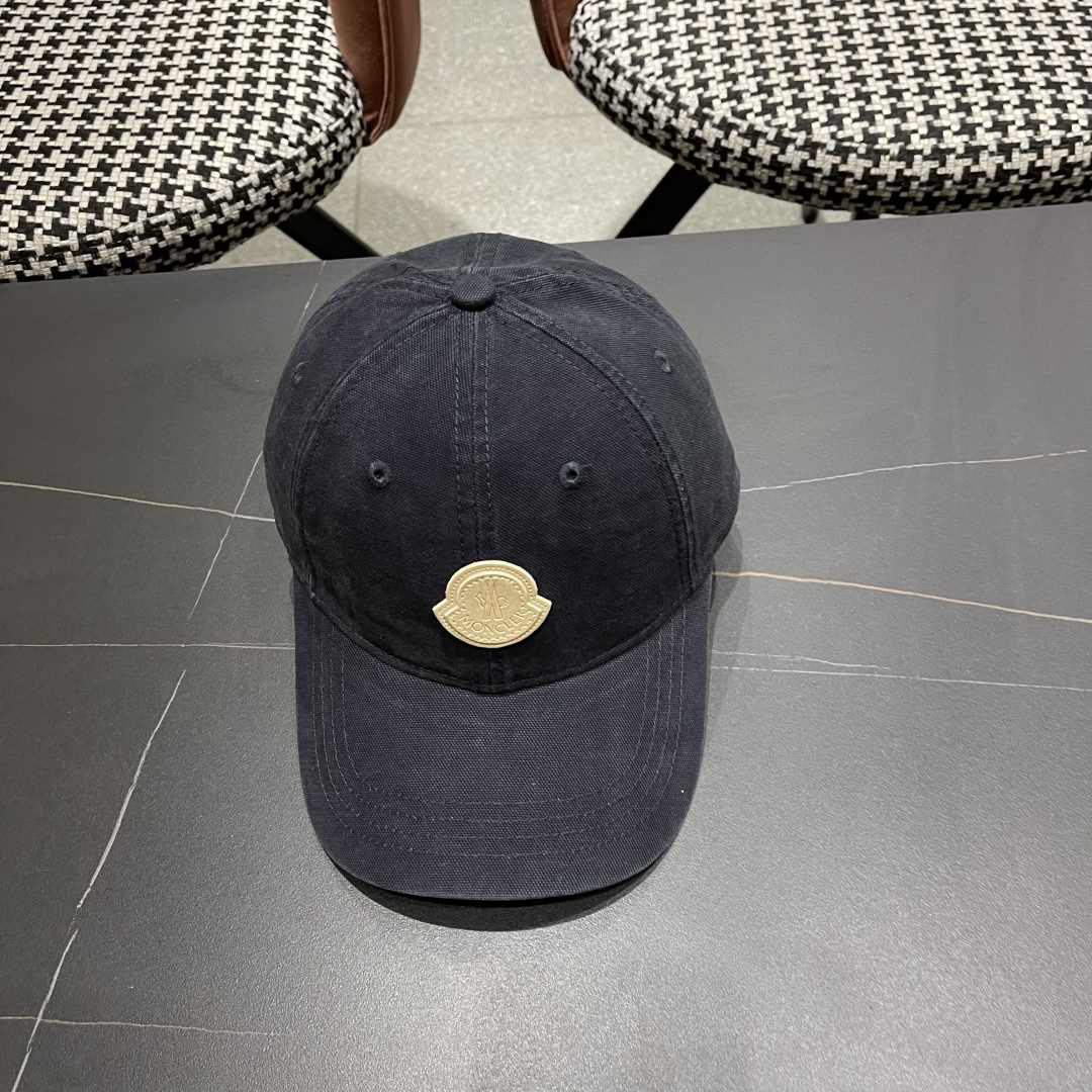  Moncler蒙口 秋冬新款灯芯绒棒球帽 ， 质感满满.今年灯芯饿真的yyds ～