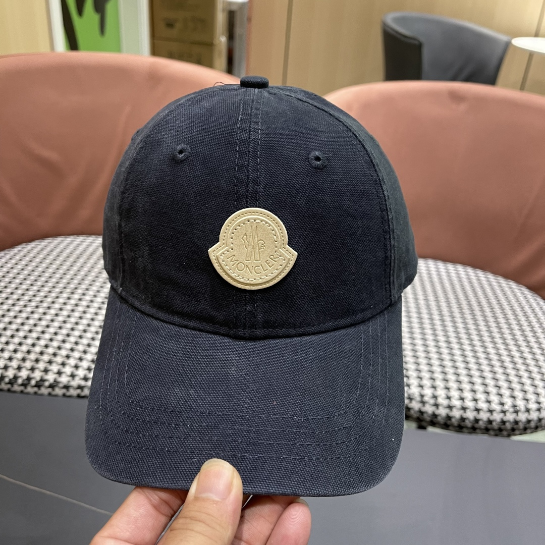  Moncler蒙口 秋冬新款灯芯绒棒球帽 ， 质感满满.今年灯芯饿真的yyds ～