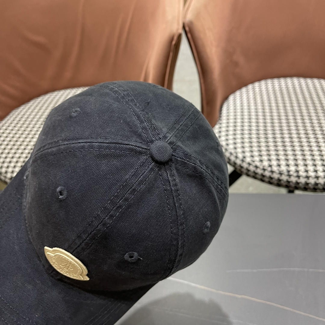  Moncler蒙口 秋冬新款灯芯绒棒球帽 ， 质感满满.今年灯芯饿真的yyds ～