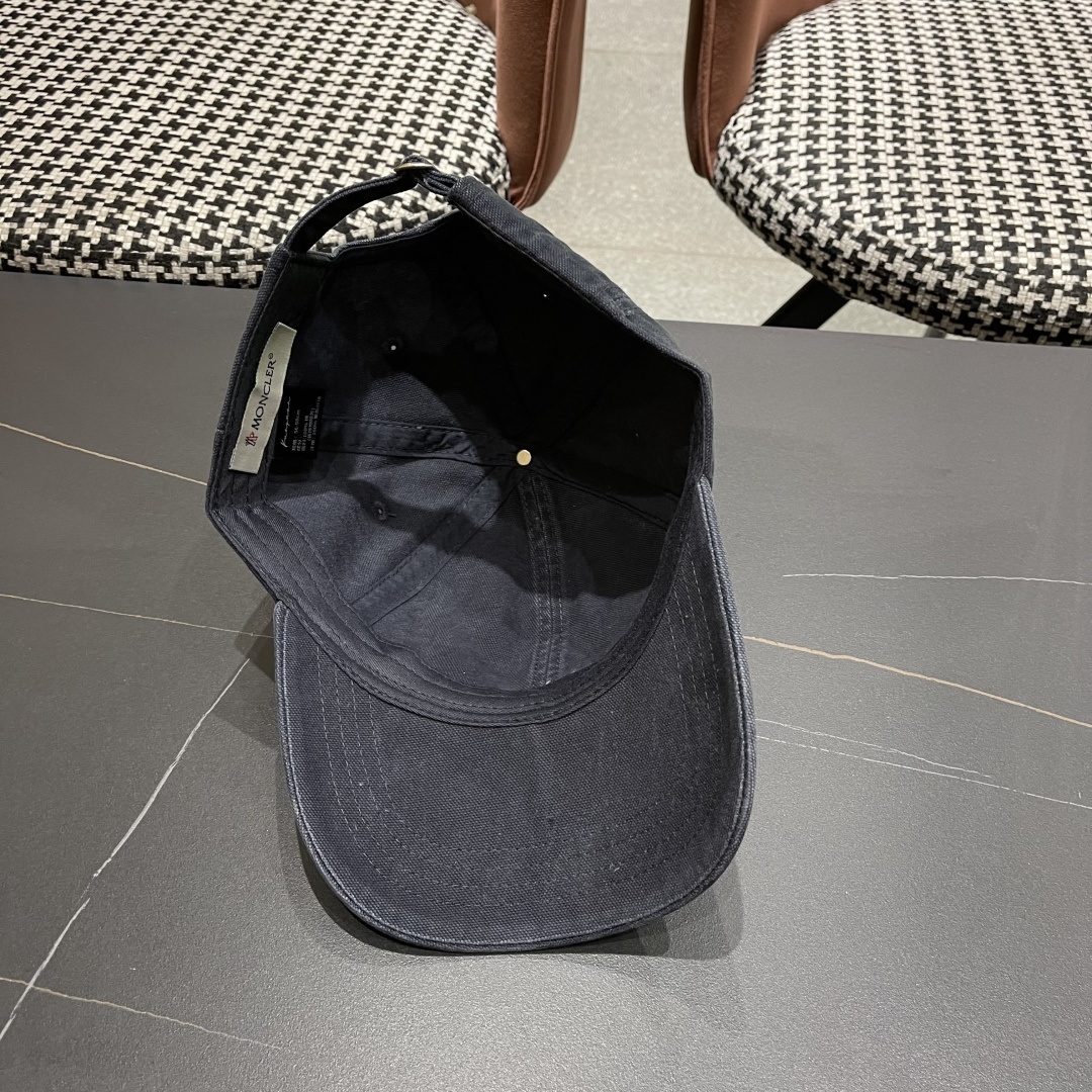  Moncler蒙口 秋冬新款灯芯绒棒球帽 ， 质感满满.今年灯芯饿真的yyds ～