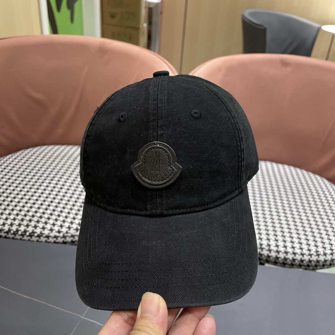  Moncler蒙口 秋冬新款灯芯绒棒球帽 ， 质感满满.今年灯芯饿真的yyds ～