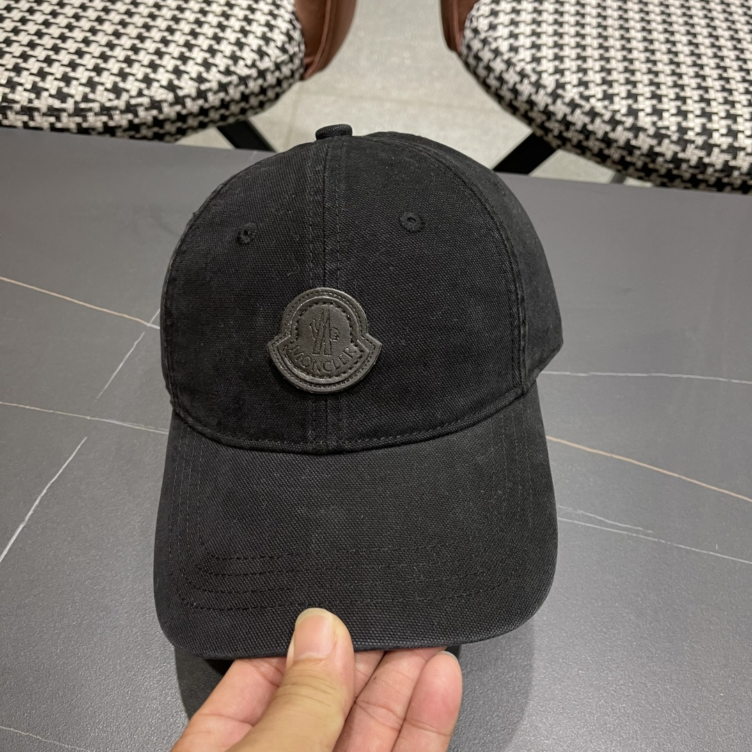  Moncler蒙口 秋冬新款灯芯绒棒球帽 ， 质感满满.今年灯芯饿真的yyds ～