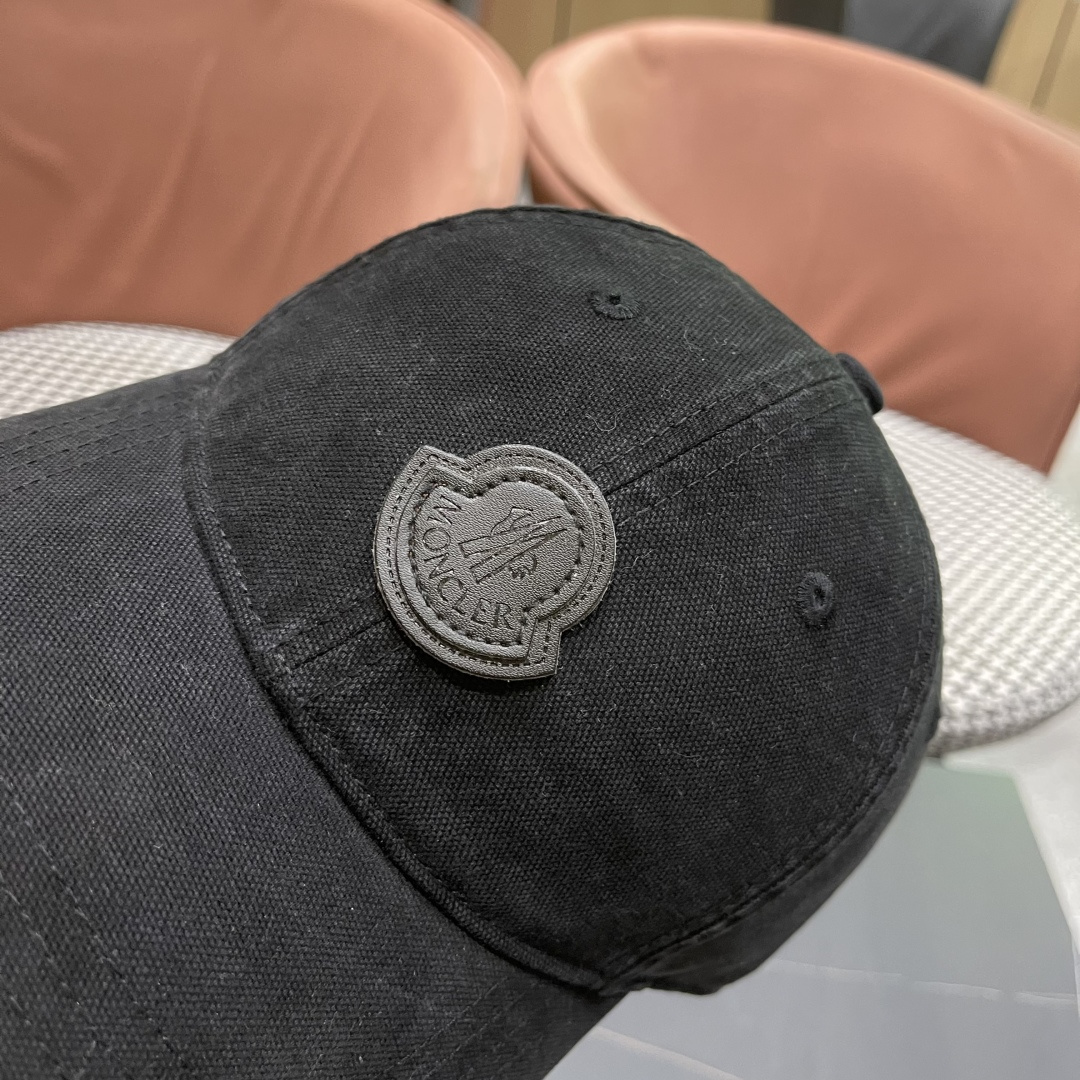  Moncler蒙口 秋冬新款灯芯绒棒球帽 ， 质感满满.今年灯芯饿真的yyds ～