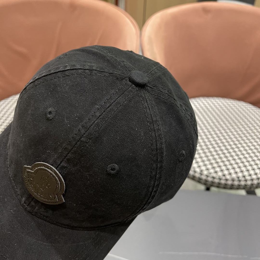  Moncler蒙口 秋冬新款灯芯绒棒球帽 ， 质感满满.今年灯芯饿真的yyds ～