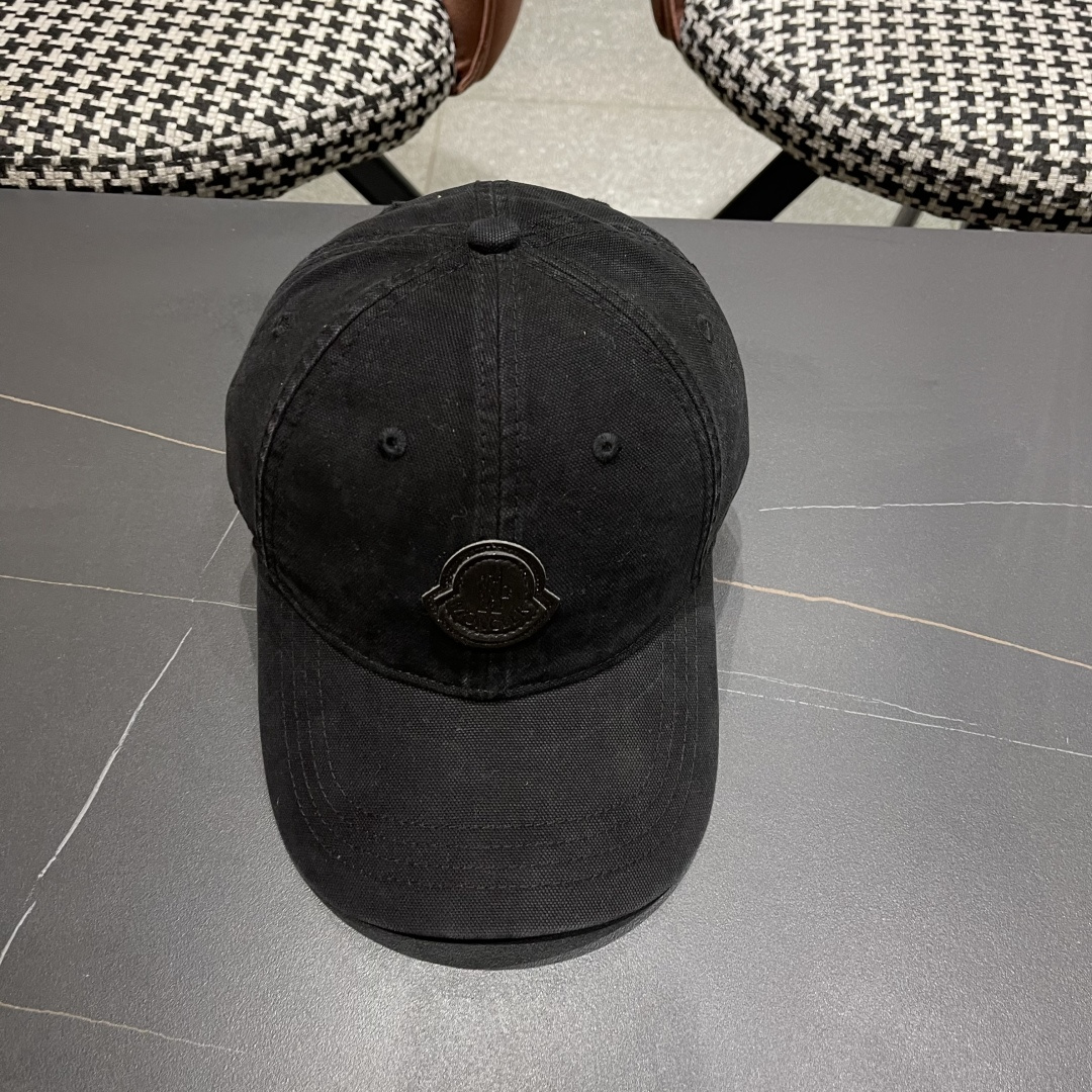  Moncler蒙口 秋冬新款灯芯绒棒球帽 ， 质感满满.今年灯芯饿真的yyds ～