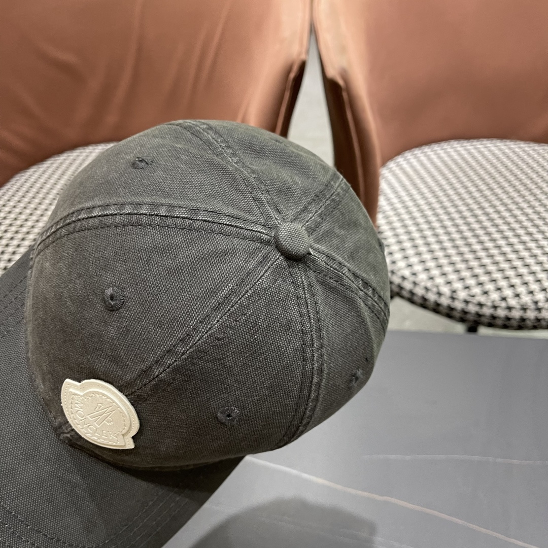  Moncler蒙口 秋冬新款灯芯绒棒球帽 ， 质感满满.今年灯芯饿真的yyds ～