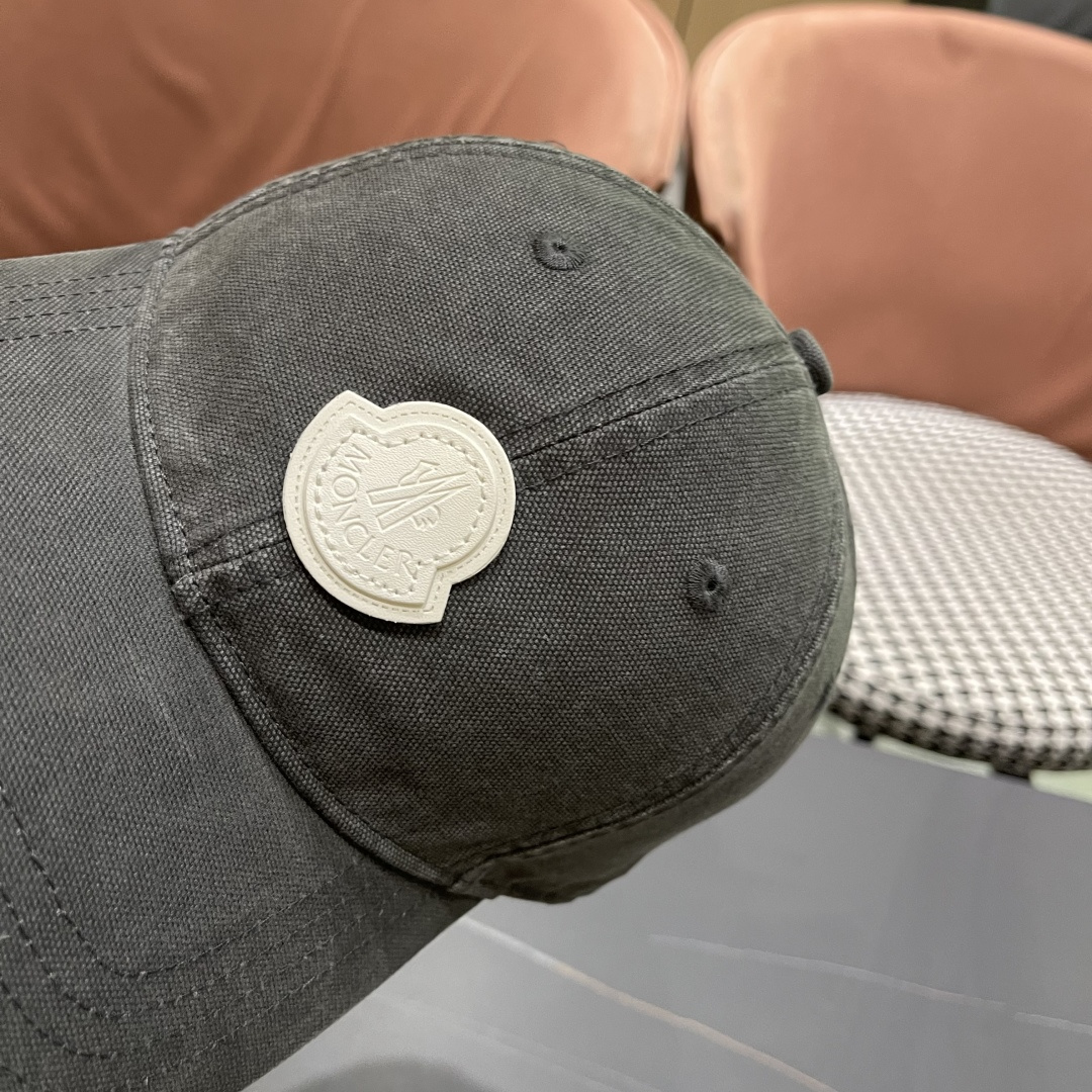  Moncler蒙口 秋冬新款灯芯绒棒球帽 ， 质感满满.今年灯芯饿真的yyds ～