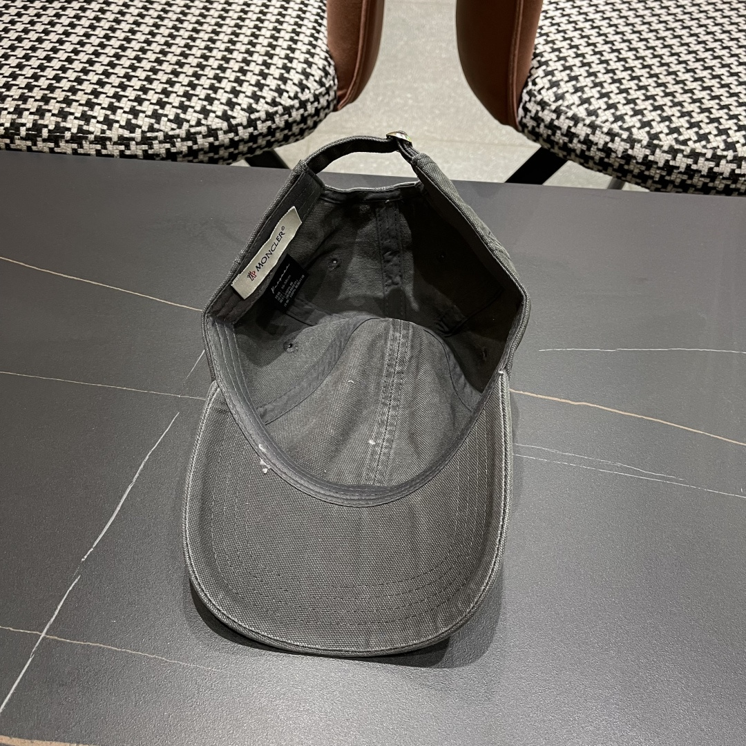  Moncler蒙口 秋冬新款灯芯绒棒球帽 ， 质感满满.今年灯芯饿真的yyds ～