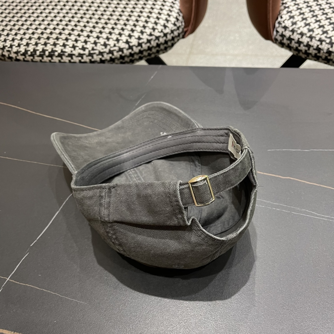  Moncler蒙口 秋冬新款灯芯绒棒球帽 ， 质感满满.今年灯芯饿真的yyds ～